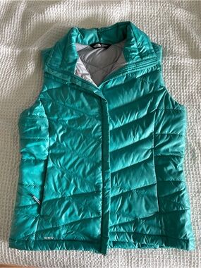 The North Face 550 Women's Teal Packable Quilted Vest